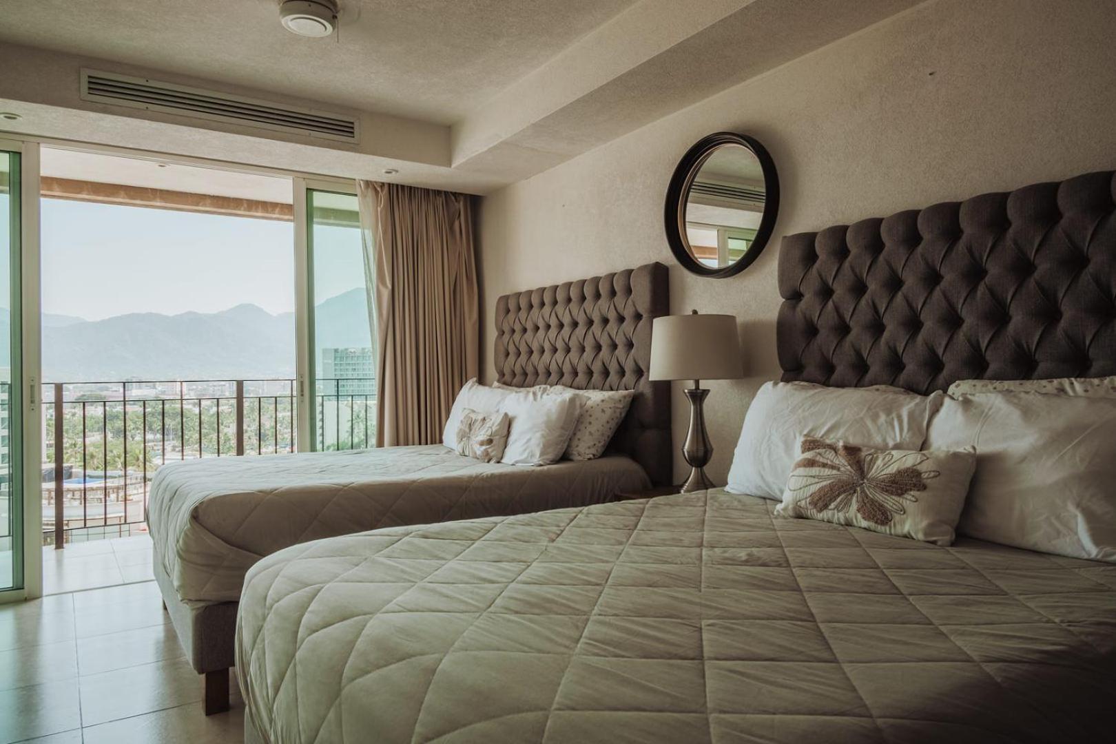 Grand Venetian Beachfront Condos Puerto Vallarta Bagian luar foto