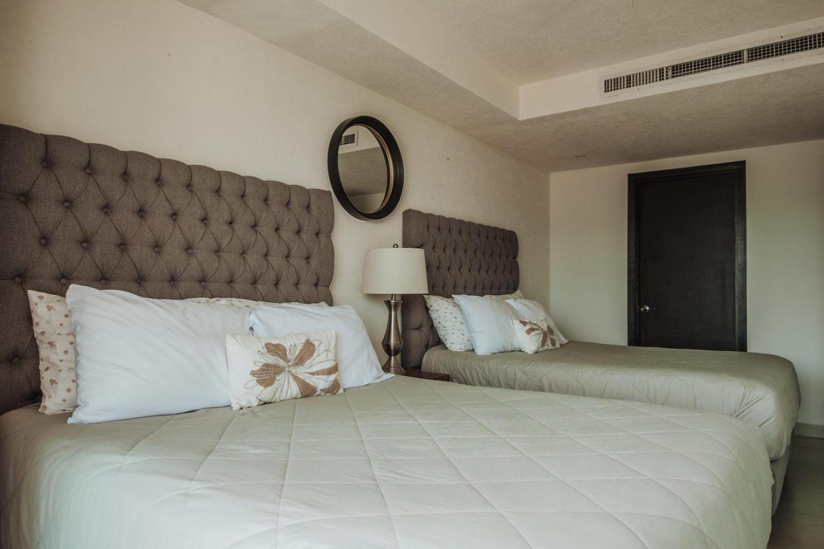 Grand Venetian Beachfront Condos Puerto Vallarta Bagian luar foto