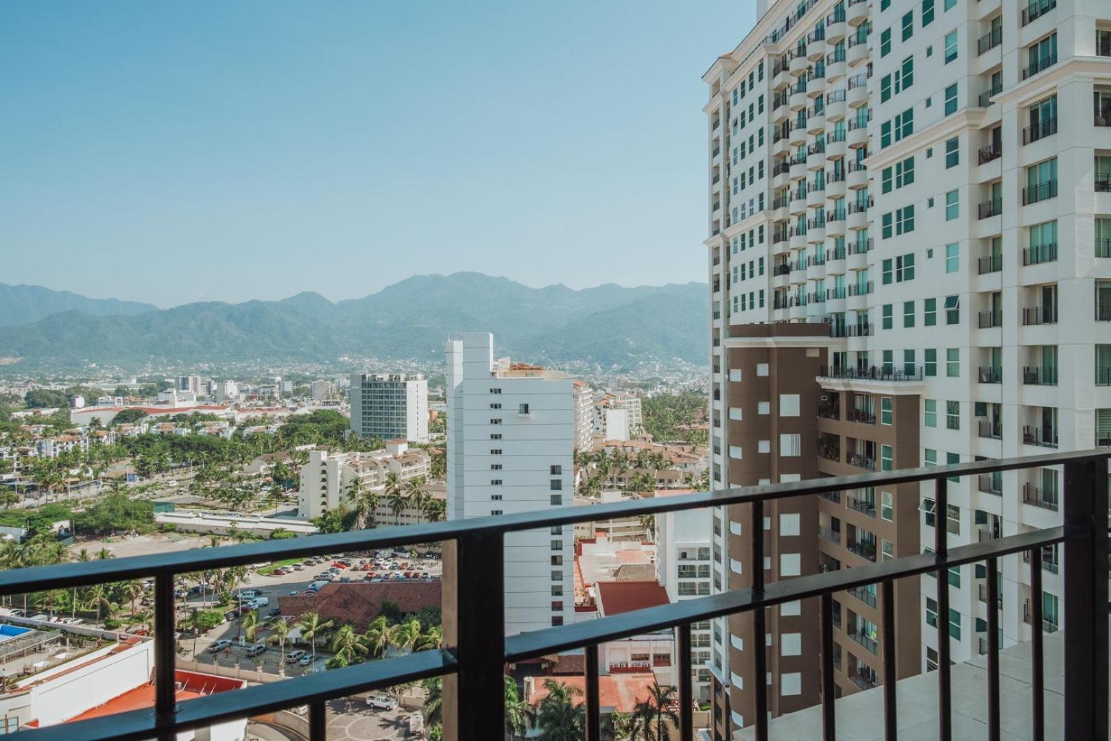 Grand Venetian Beachfront Condos Puerto Vallarta Bagian luar foto
