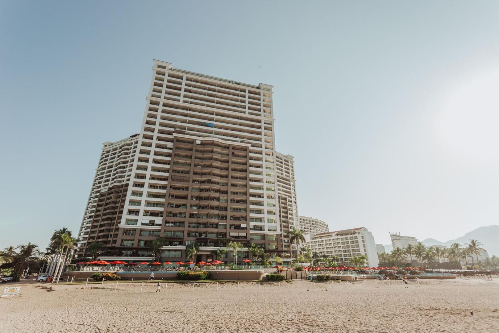 Grand Venetian Beachfront Condos Puerto Vallarta Bagian luar foto