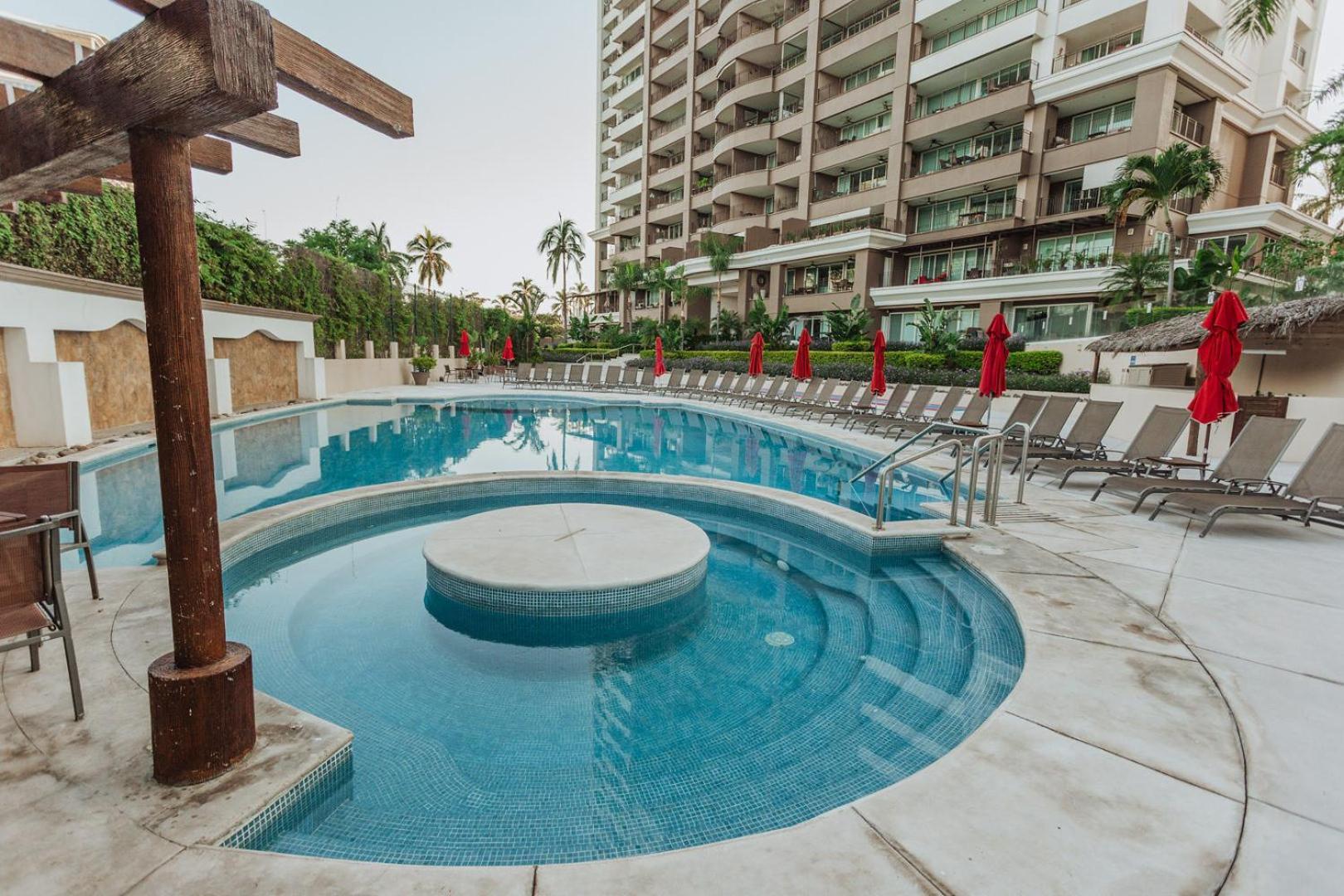 Grand Venetian Beachfront Condos Puerto Vallarta Bagian luar foto