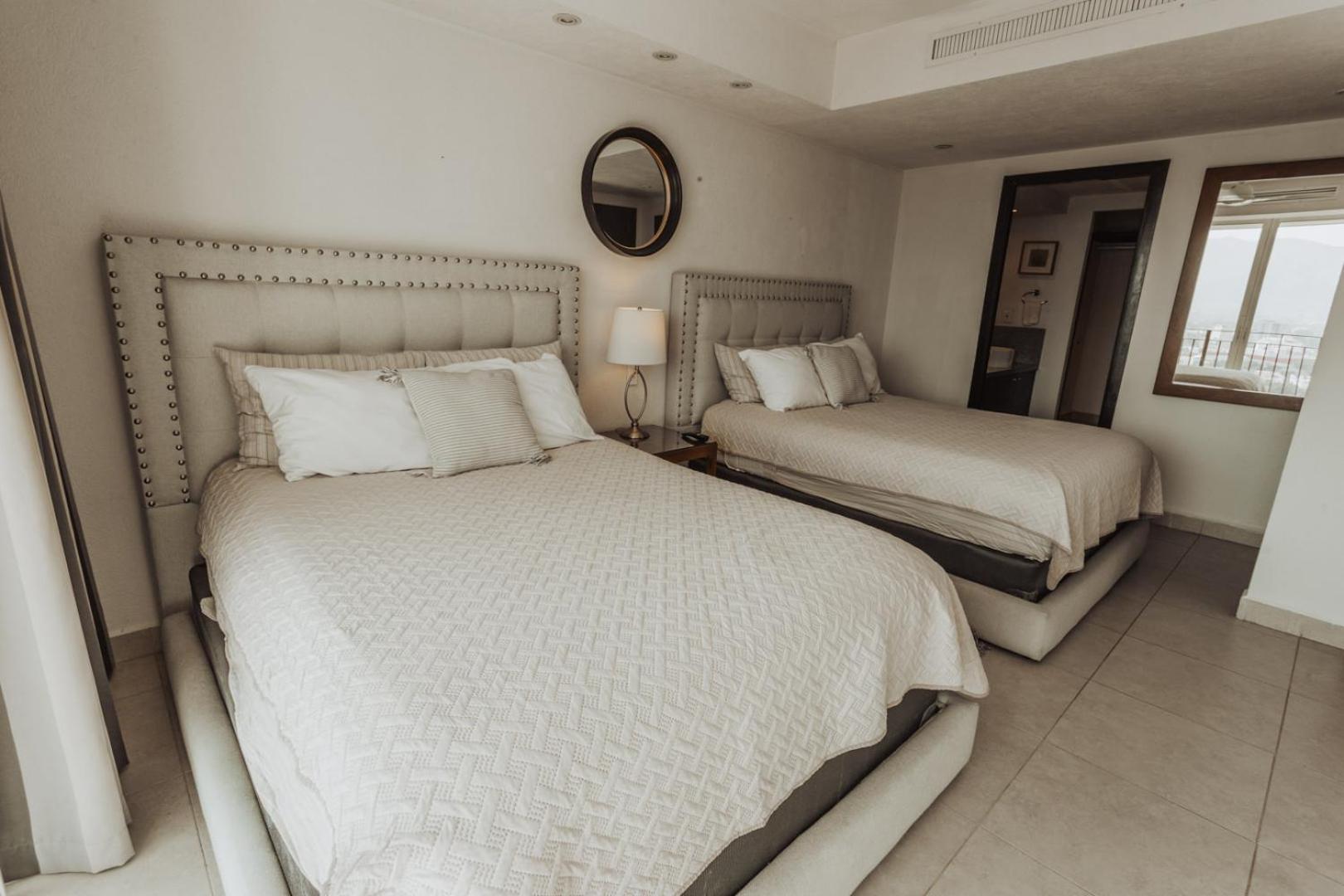 Grand Venetian Beachfront Condos Puerto Vallarta Bagian luar foto