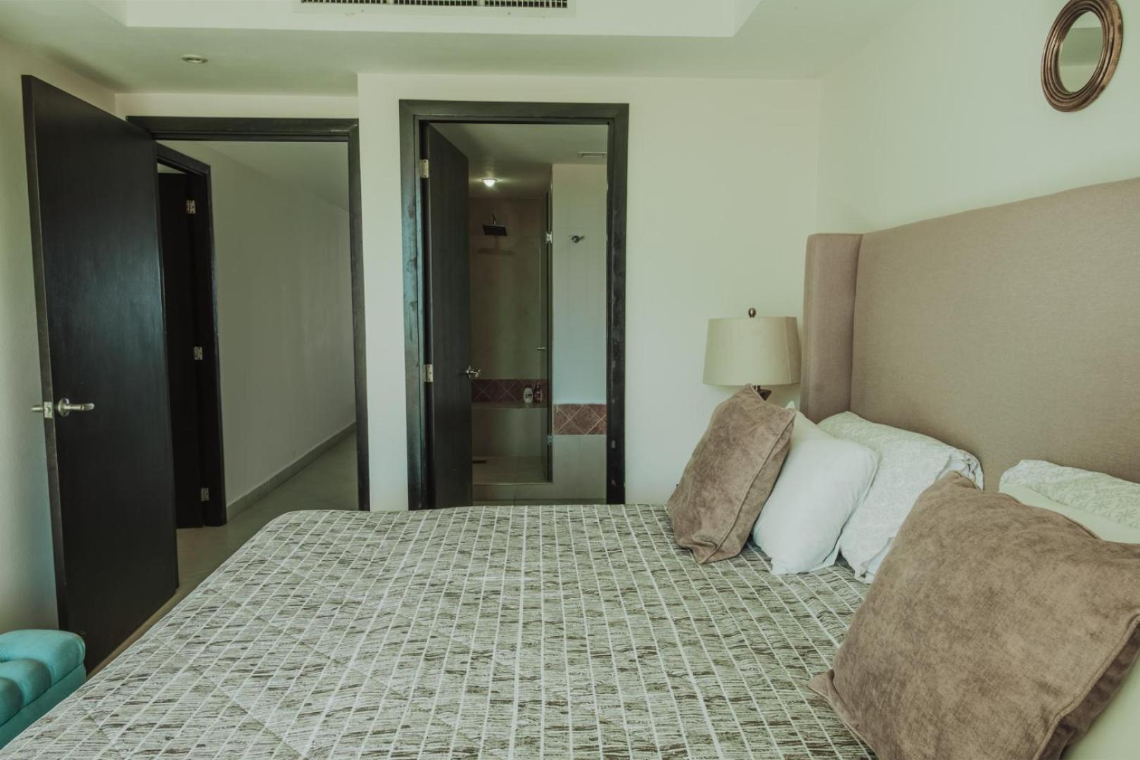 Grand Venetian Beachfront Condos Puerto Vallarta Bagian luar foto