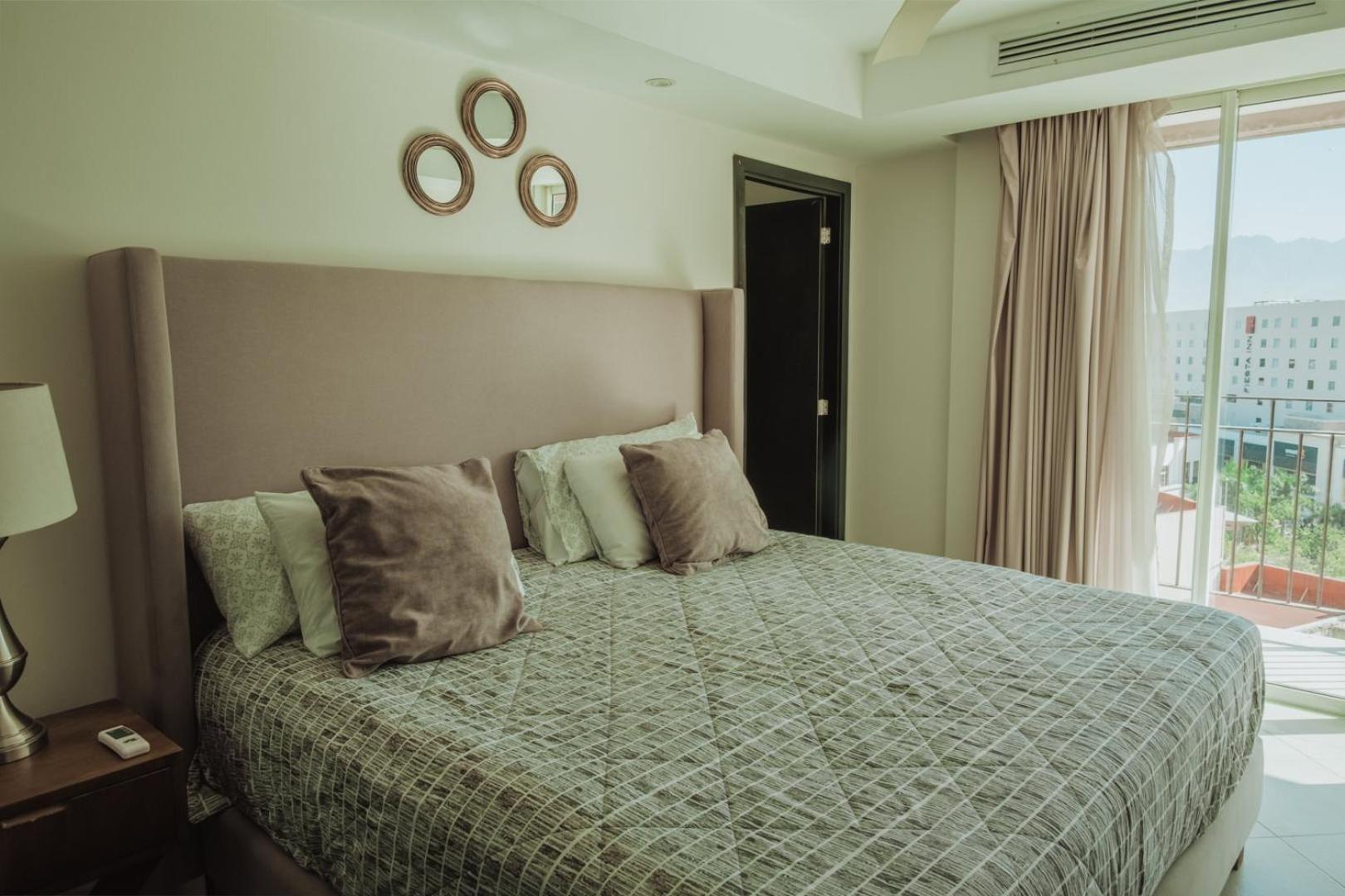 Grand Venetian Beachfront Condos Puerto Vallarta Bagian luar foto