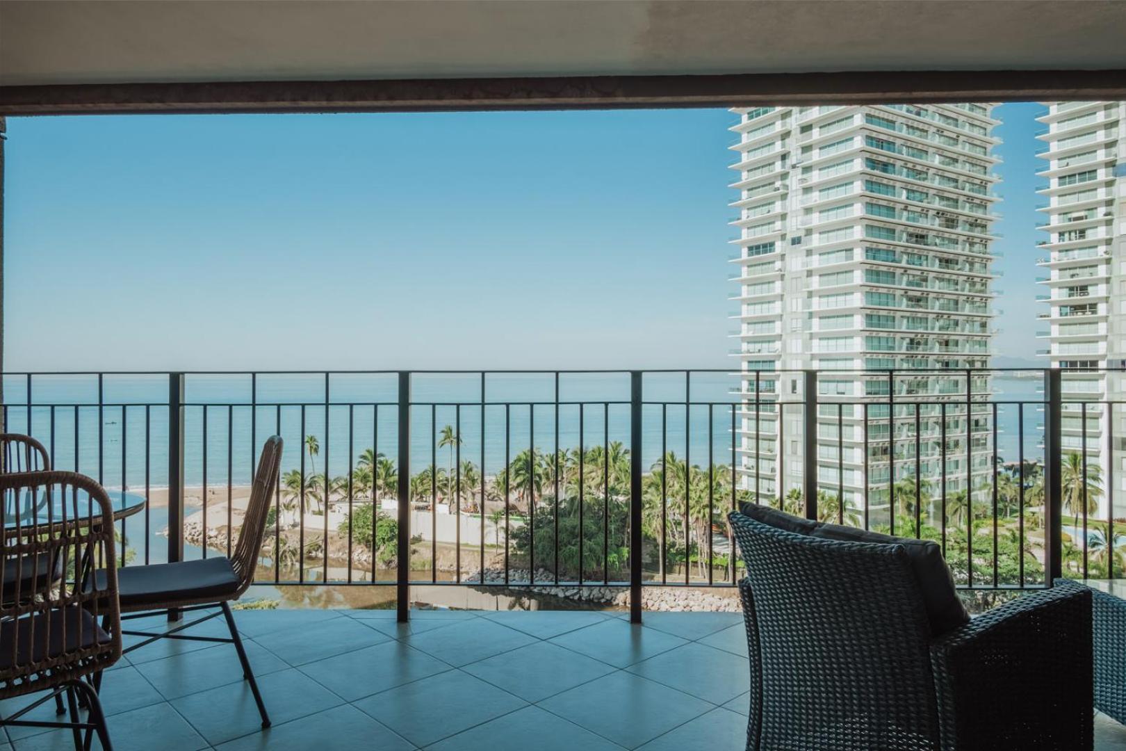Grand Venetian Beachfront Condos Puerto Vallarta Bagian luar foto