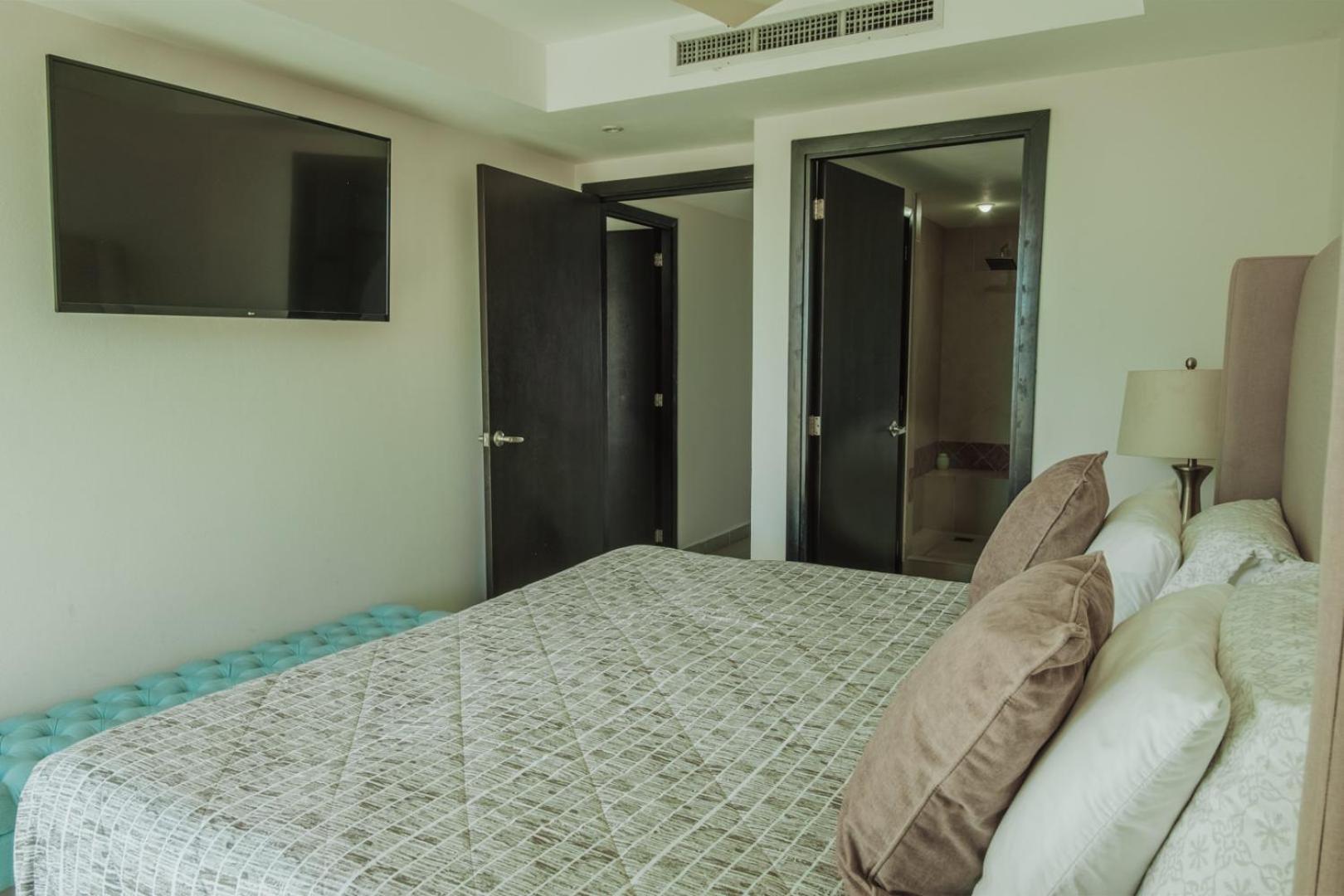 Grand Venetian Beachfront Condos Puerto Vallarta Bagian luar foto